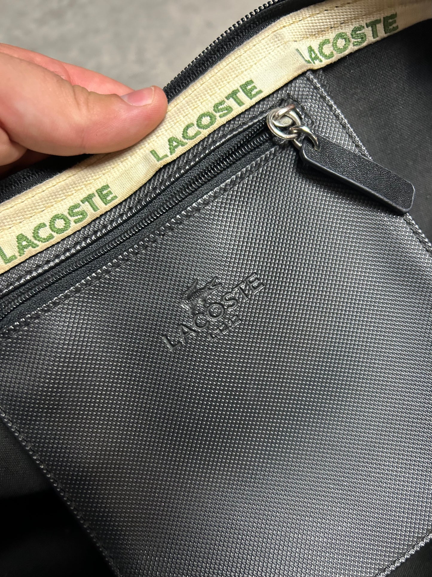 Sac à main Lacoste cabas en cuir noir