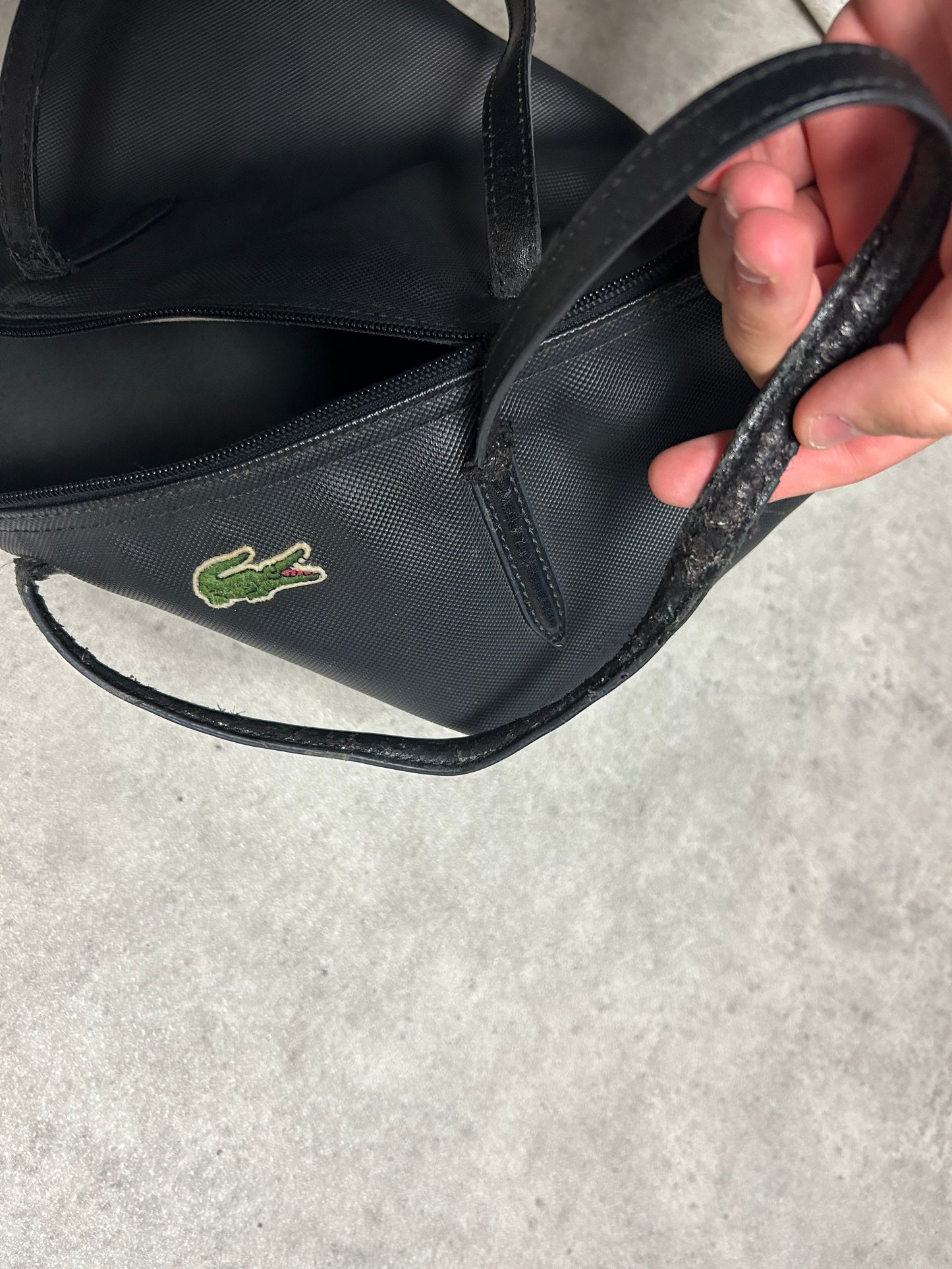Sac à main Lacoste cabas en cuir noir