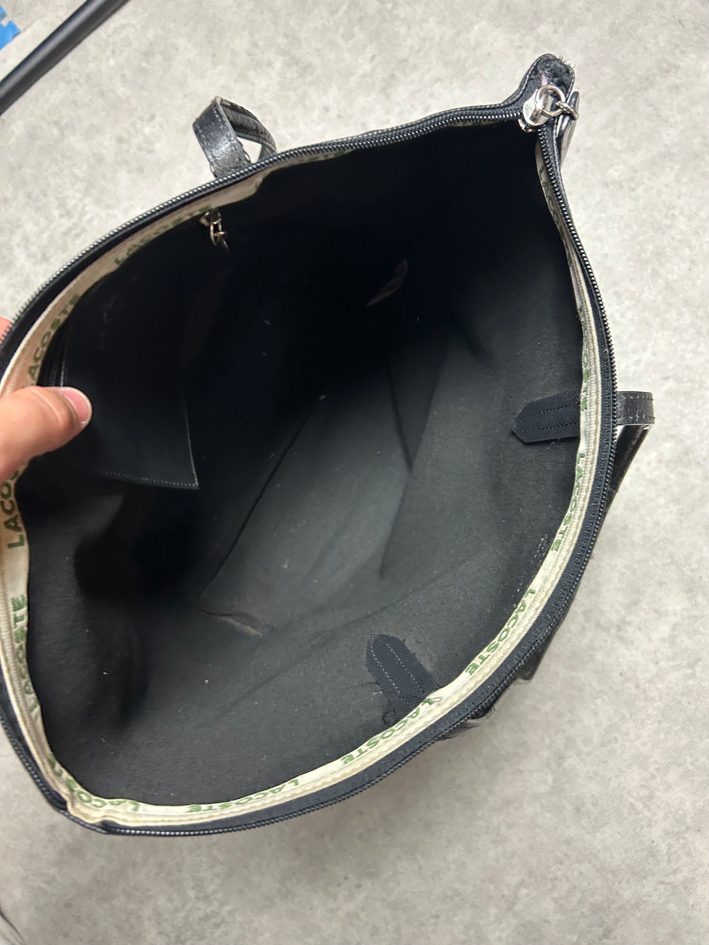 Sac à main Lacoste cabas en cuir noir
