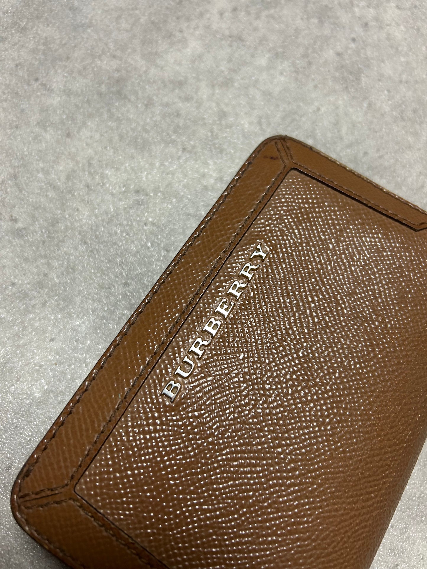 Porte feuille Burberry en cuir marron